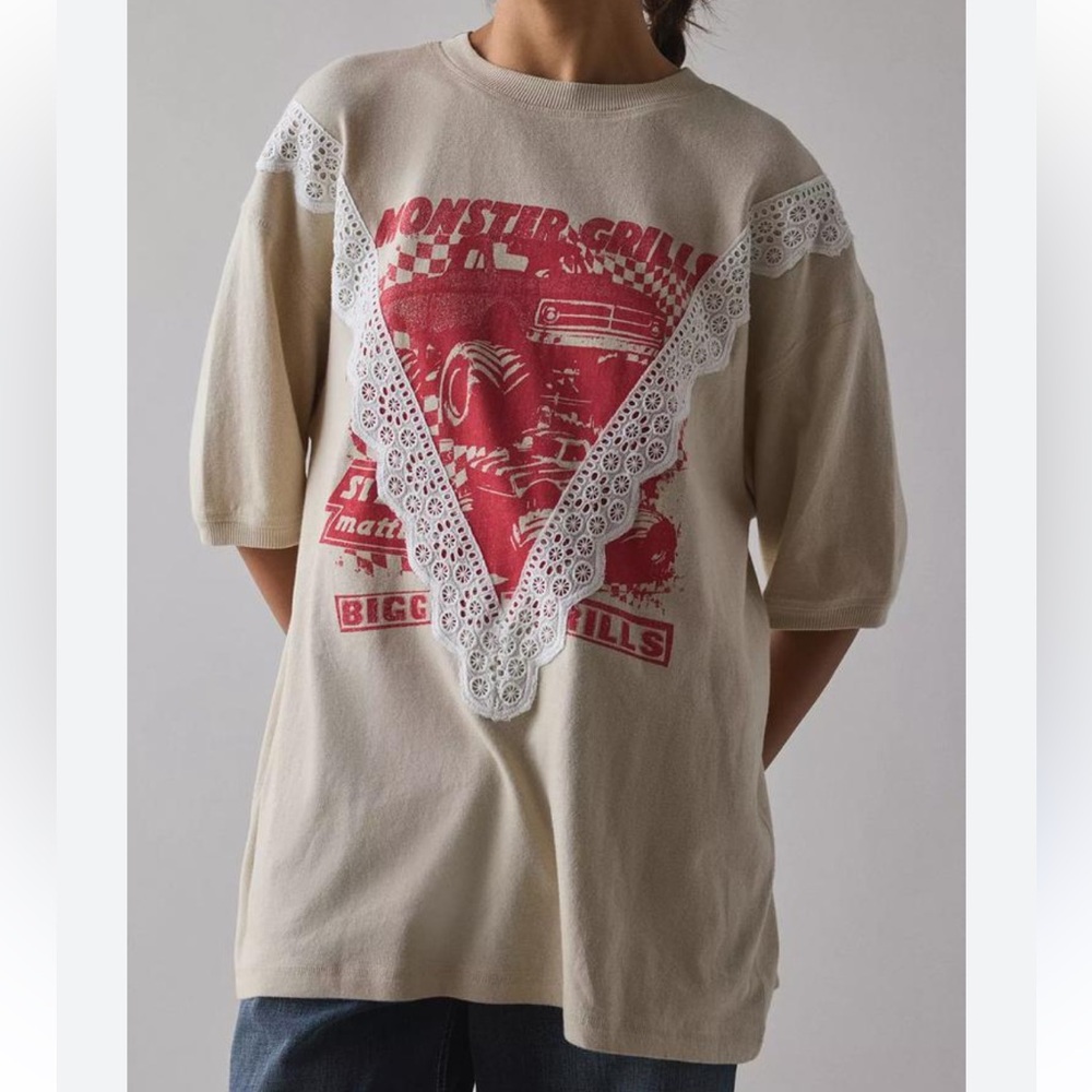 UO Shirley Lace-Trim Graphic Top NWOT - Picture 4 of 5